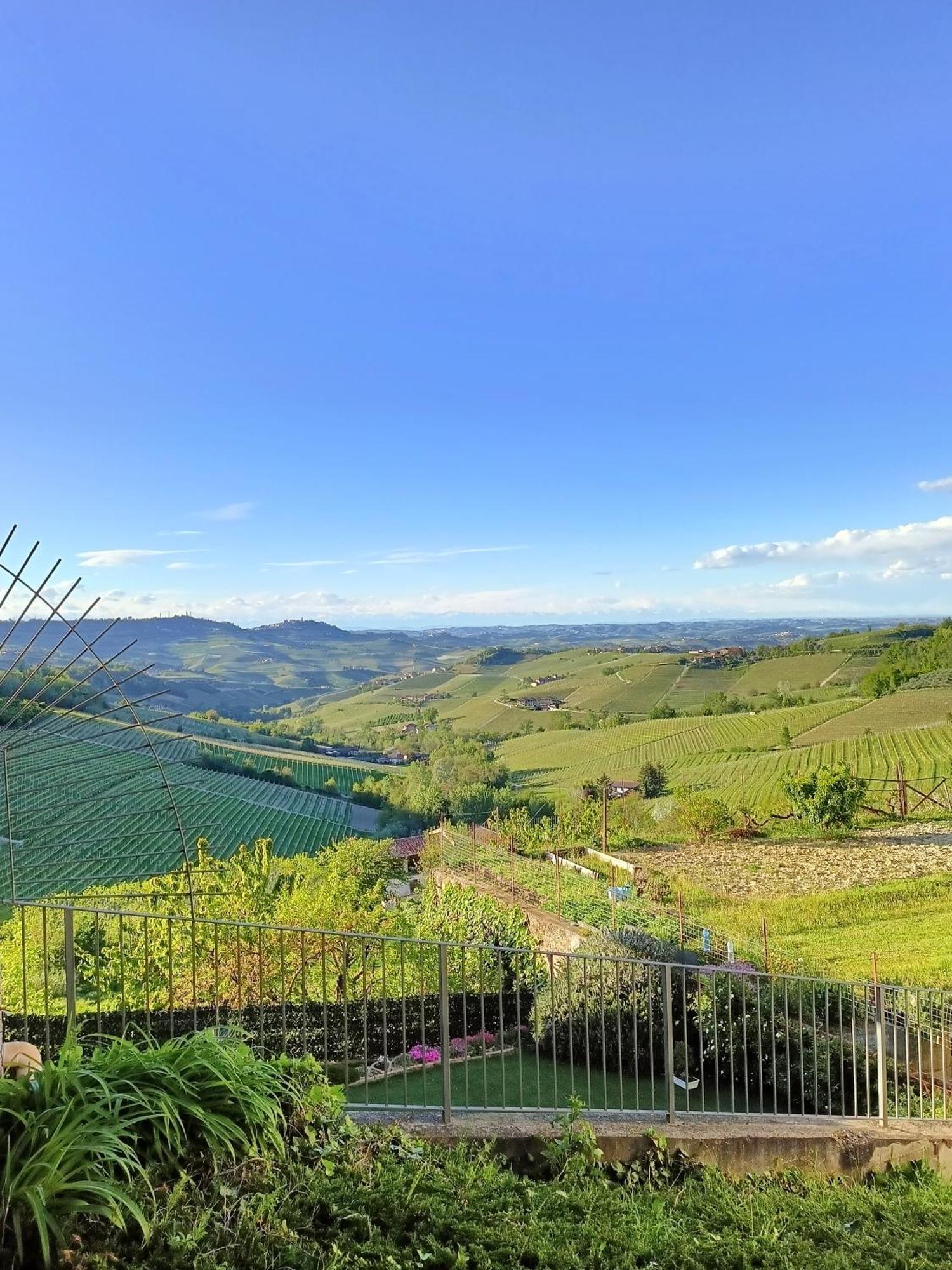 Soggiorno Con Splendida Vista Monforte D'Alba Exterior photo